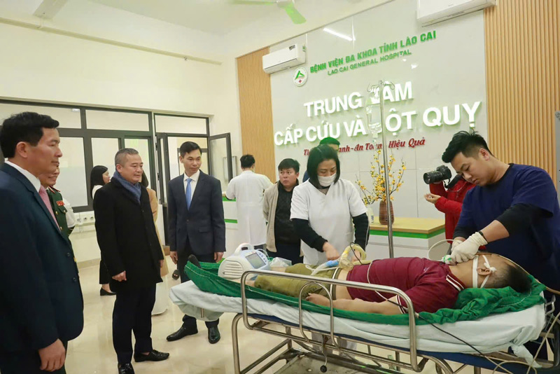 Việc khám chữa bệnh cho người dân Lào Cai ngày càng được nâng cao sau khi đưa vào sử dụng cơ sở mới. Ảnh: Phương Thảo