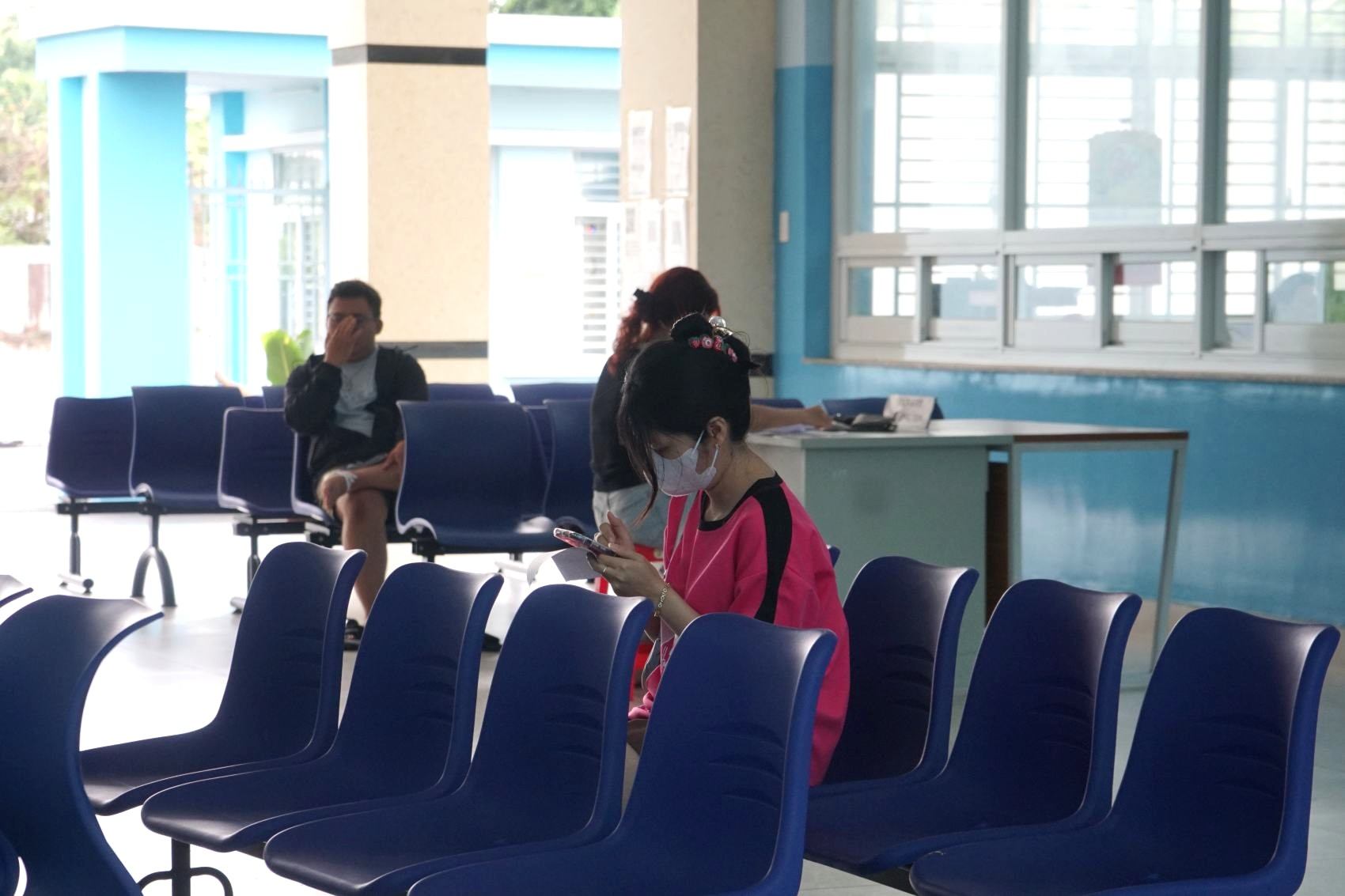 Y tế cơ sở là “cánh tay nối dài” của ngành y tế trong công tác chăm sóc sức khoẻ cộng đồng. Ảnh: Thanh Chân