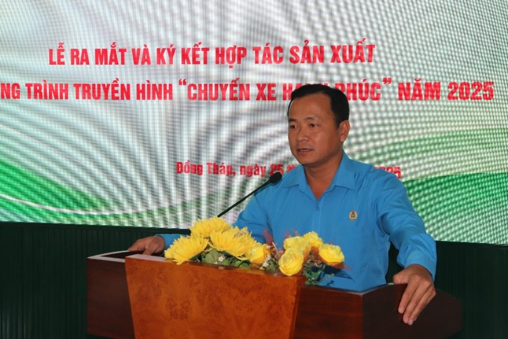 Ông Nguyễn Thanh Tuấn, Phó Chủ tịch LĐLĐ tỉnh Đồng Tháp phát biểu tại lễ ra mắt. Ảnh: Lưu Hùng