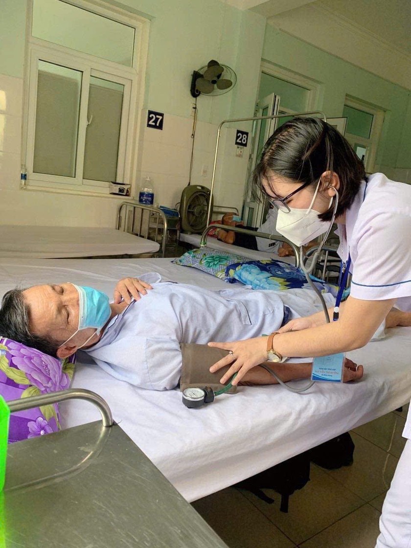 Nhiều ca bệnh khó được chữa khỏi nhờ sự kết hợp tốt giữa Đông - Tây y trong chẩn đoán, điều trị. Nhiều ca bệnh khó được chữa khỏi nhờ sự kết hợp tốt giữa Đông - Tây y trong chẩn đoán, điều trị.