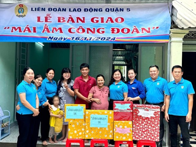 Nữ lao động vững tâm làm việc nhờ “Mái ấm Công đoàn”