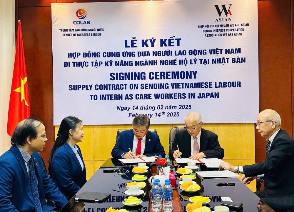 Lễ ký kết hợp đồng cung ứng đưa người lao động Việt Nam đi làm việc ở Nhật Bản. Ảnh: Colab
