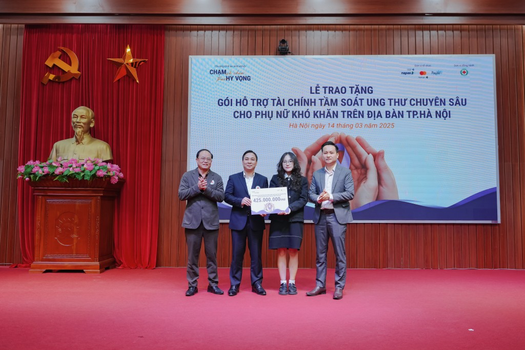 200 phụ nữ nhận hỗ trợ tầm soát ung thư từ NAPAS, Mastercard và Payoo