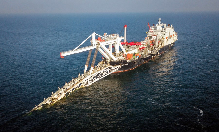 Lắp đặt đường ống Nord Stream 2 trong vùng biển Đức. Ảnh: Xinhua