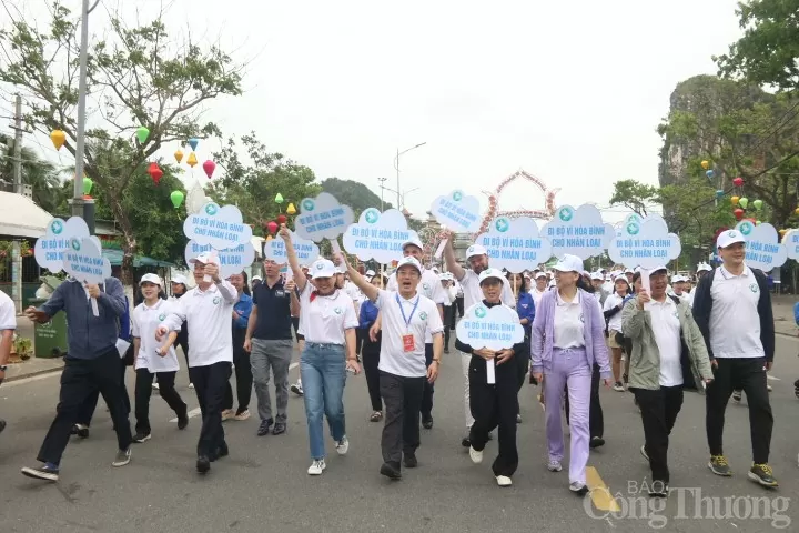 Những bước chân đồng hành trong “Đi bộ vì hòa bình 2025” kết nối trái tim, khẳng định sự gắn kết và giá trị của hòa bình Những bước chân đồng hành trong “Đi bộ vì hòa bình 2025” kết nối trái tim, khẳng định sự gắn kết và giá trị của hòa bình