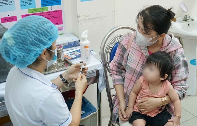 Tiêm vaccine sớm được xem là chìa khóa để đẩy lùi bệnh sởi. Ảnh: Thanh Chân