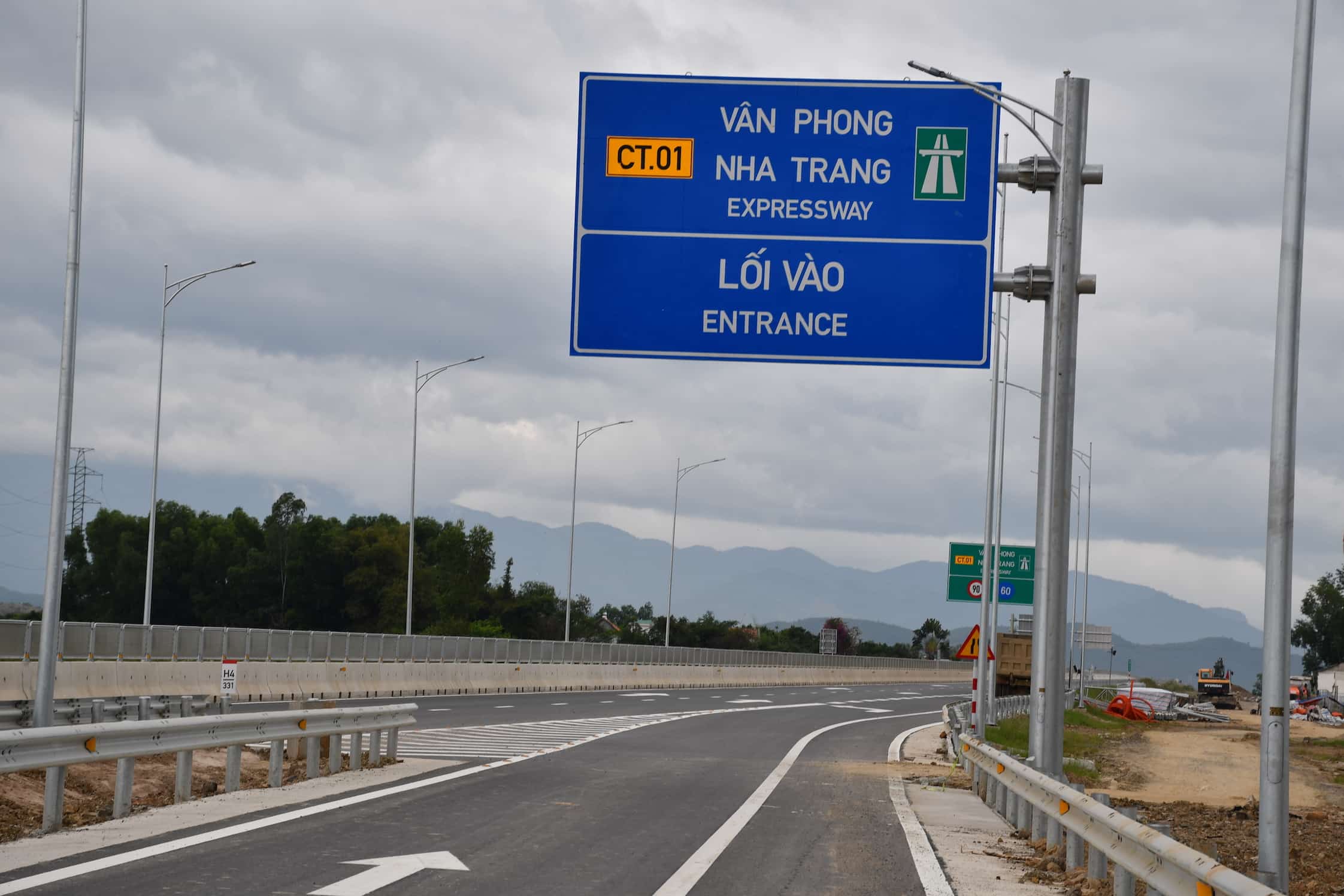 Giá trị xây lắp đối với cao tốc Vân Phong - Nha Trang theo hợp đồng đạt khoảng 90%, vượt tiến độ so với yêu cầu. Ảnh: Hữu Long