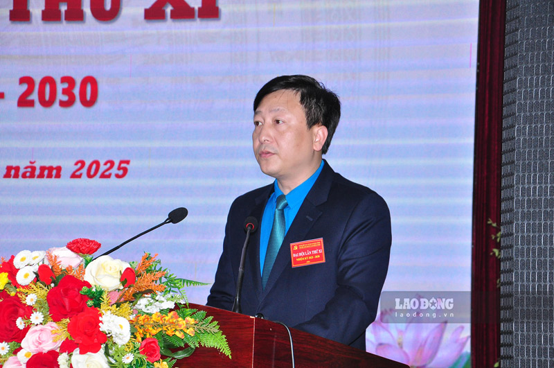 Chủ tịch Liên đoàn Lao Động tỉnh Lào Cai phát biểu tại đại hội. Ảnh: Đinh Đại