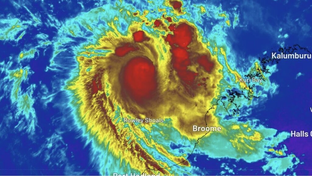 Bão Errol đang di chuyển về phía đông nam với tốc độ 14km/h. Ảnh: Weatherzone