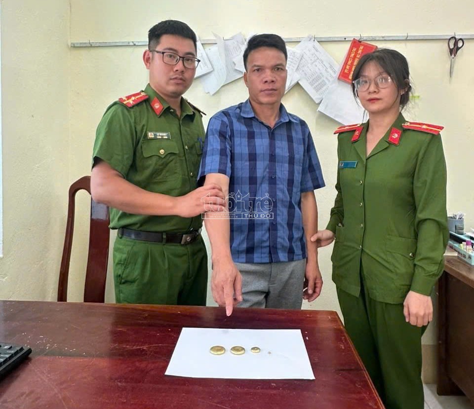 Bắt đối tượng vận chuyển vàng trái phép từ Lào về Việt Nam
