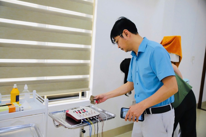 Phòng PA 03 Công an tỉnh Lào Cai phối hợp với Sở Y tế Lào Cai tiến hành kiểm tra đột xuất cơ sở hành nghề Y. Phòng PA 03 Công an tỉnh Lào Cai phối hợp với Sở Y tế Lào Cai tiến hành kiểm tra đột xuất cơ sở hành nghề Y.