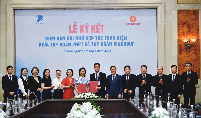 VNPT và Vingroup thực hiện nghi thức ký kết biên bản hợp tác giữa hai Tập đoàn