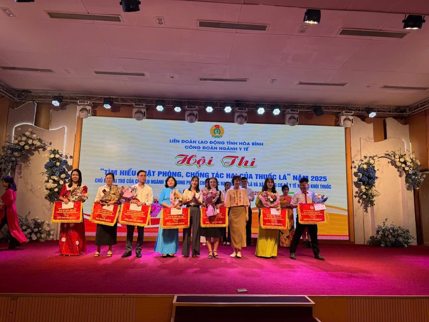 Ban tổ chức trao giải khuyến khích cho 7 đội tham dự hội thi.