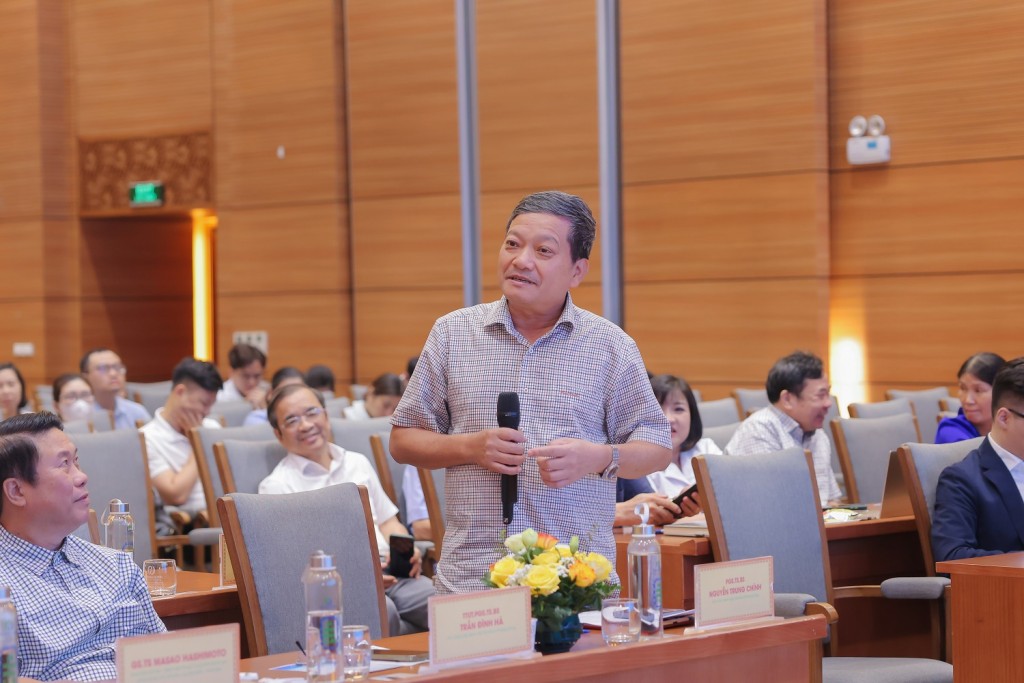 TTƯT.TS.BSCC Đinh Văn Lượng phát biểu tại hội nghị.’