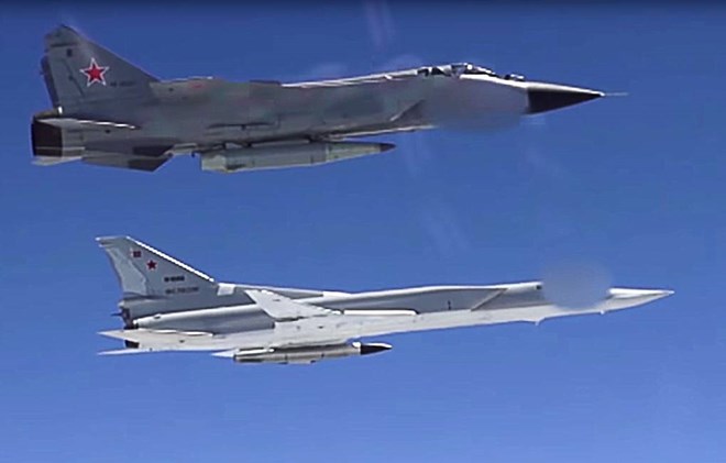 Tên lửa hành trình siêu thanh Nga tấn công giàn khoan dầu Ukraina