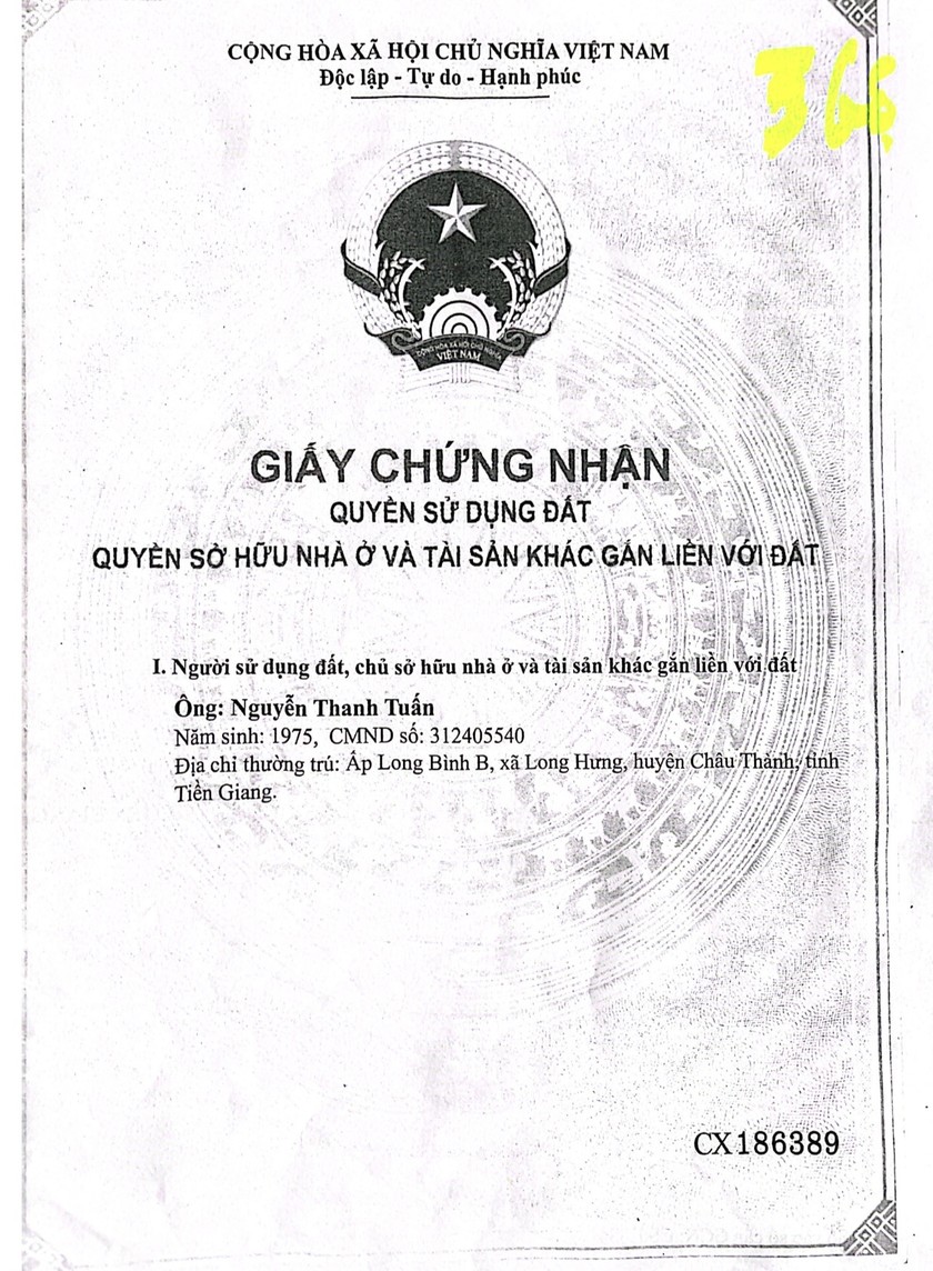 Sổ đỏ đã được giám định, kết luận là giả.(Ảnh trong bài: Bùi Yên)