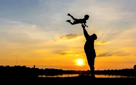 Mối liên hệ giữa sức khỏe đường ruột của bố và con