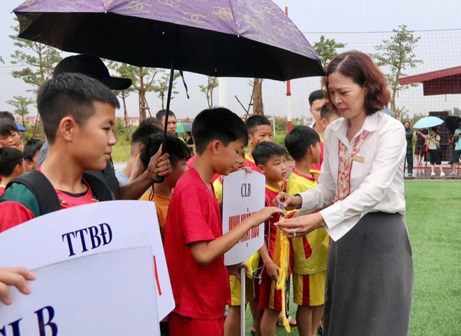 Hơn 500 vận động viên tham gia Giải bóng đá Hoa Phượng Hải Phòng 2025