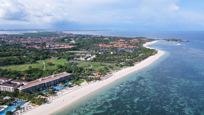 Chìm phà chở 65 người ở gần Bali, Indonesia