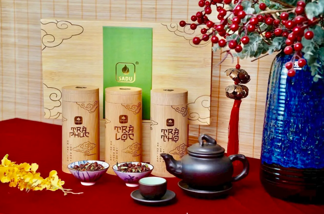 Trà dược liệu Phúc - Lộc - Thọ không chỉ là sản phẩm chăm sóc sức khỏe mà còn là món quà văn hóa mang đậm triết lý sống Á Đông.