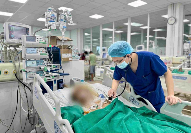 Cấp cứu hàng loạt ca nguy kịch, biến chứng xơ gan do rượu