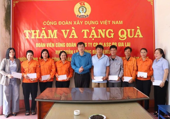 Gần 8.000 người lao động khó khăn được thăm hỏi với tổng số tiền hơn 5 tỉ đồng