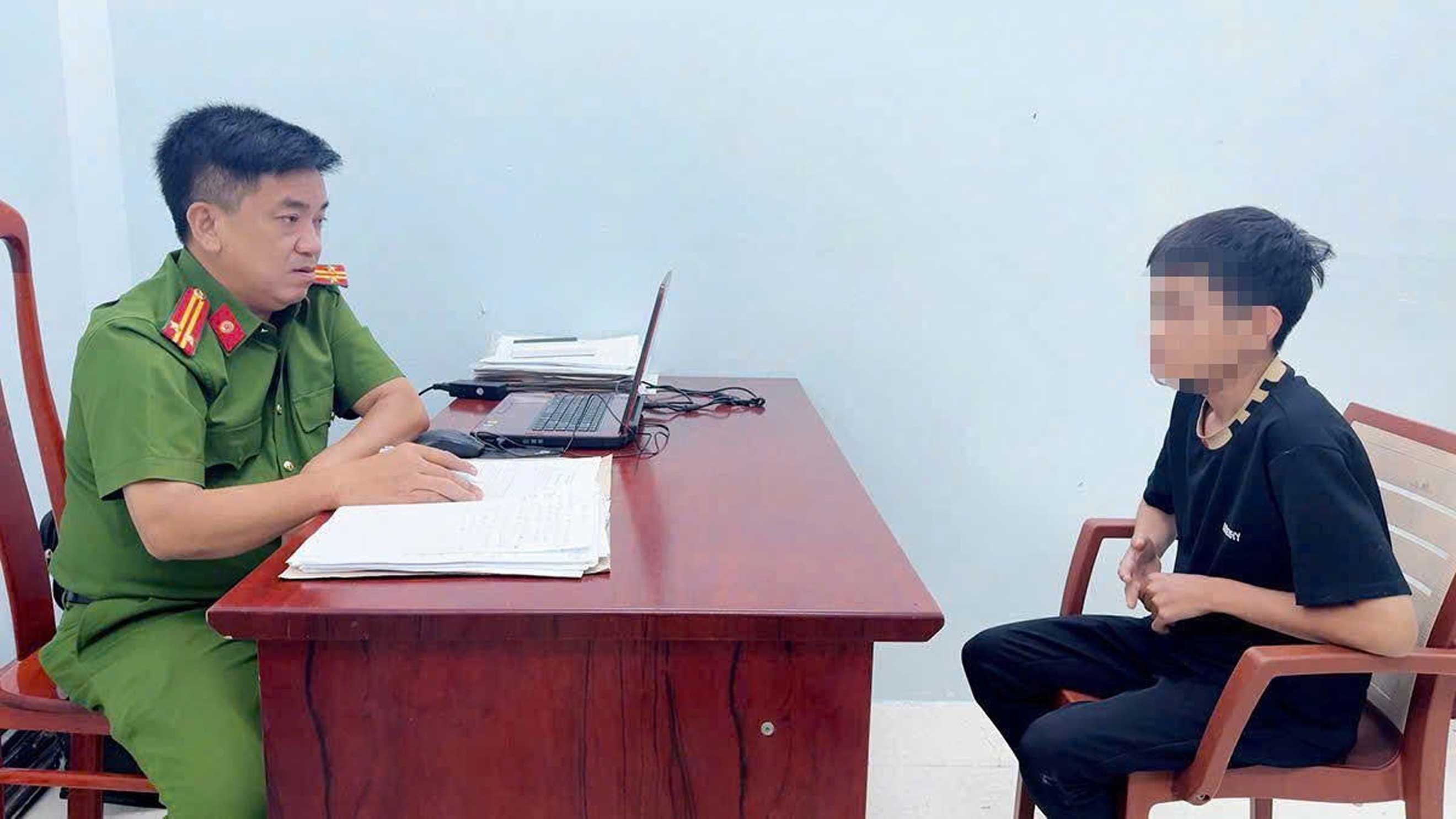 Lê Hữu Hiền khai nhận tại Cơ quan Công an tỉnh An Giang. Ảnh: Tiến Tầm