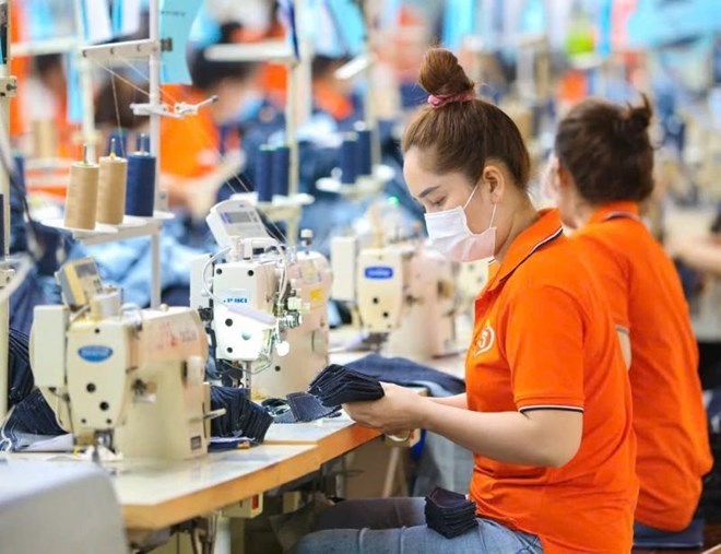 Tiền xăng xe, điện thoại, ăn trưa cho người lao động có phải đóng BHXH?