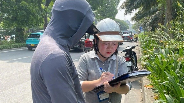 Phường Đống Đa xử phạt hàng trăm trường hợp vứt rác thải bừa bãi