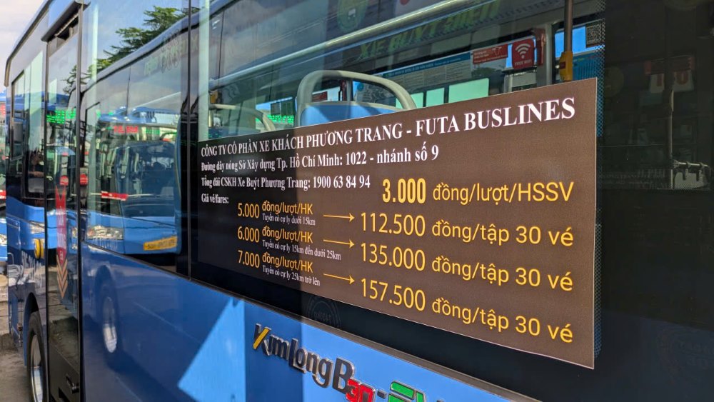 Các tuyến xe buýt điện mới được trợ giá, miễn vé cho người cao tuổi, trẻ em dưới 1,3m và người khuyết tật. Ảnh: Anh Tú