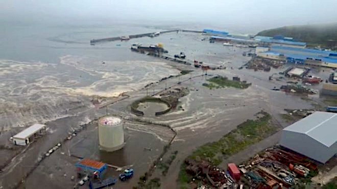Động đất gây sóng thần ở Severo-Kurilsk (Nga) ngày 30.7. Ảnh: RT/Telegram