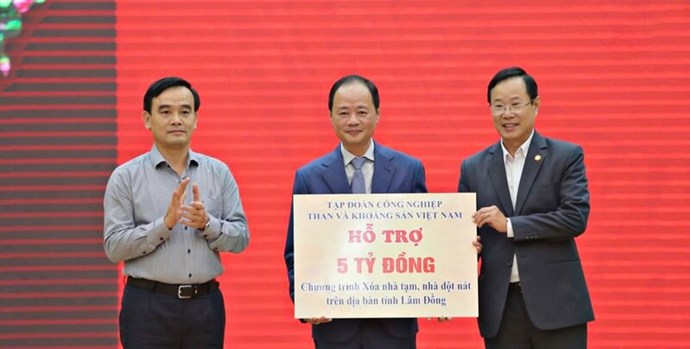 Người lao động Than khoáng sản ủng hộ Chương trình xóa nhà tạm, nhà dột nát