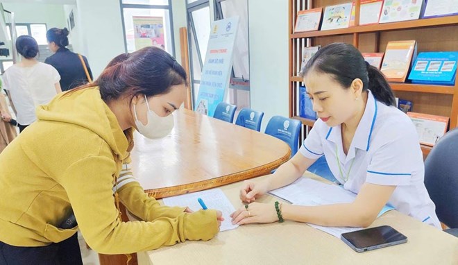 Khám sức khỏe miễn phí cho 900 nữ công nhân Đà Nẵng