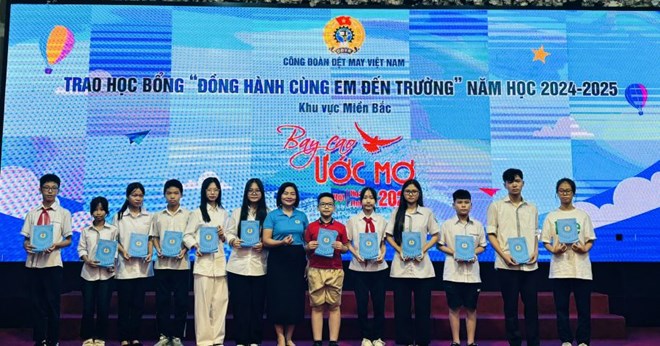 Hơn 837 triệu đồng khen thưởng con người lao động học giỏi