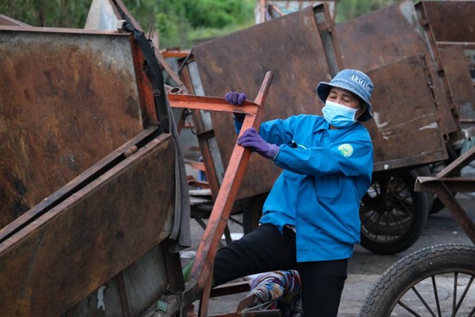 Công nhân môi trường Cần Thơ với áp lực rác thải tăng cao, lương thấp