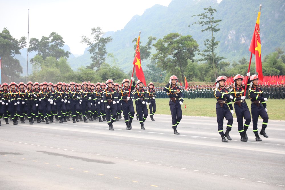 Khối cảnh sát phòng cháy chữa cháy. Ảnh: Trần Vương