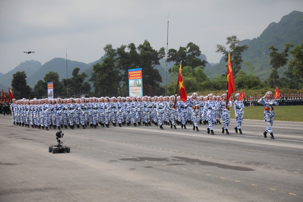 Khối nữ quân y. Ảnh: Trần Vương