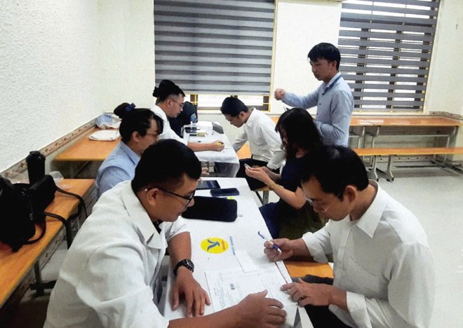 Khám sức khỏe cho hơn 400 viên chức, người lao động