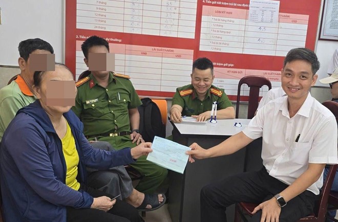 Giúp, ngăn kịp thời cụ bà chuyển 300 triệu đồng cho kẻ giả danh công an ở Đà Nẵng