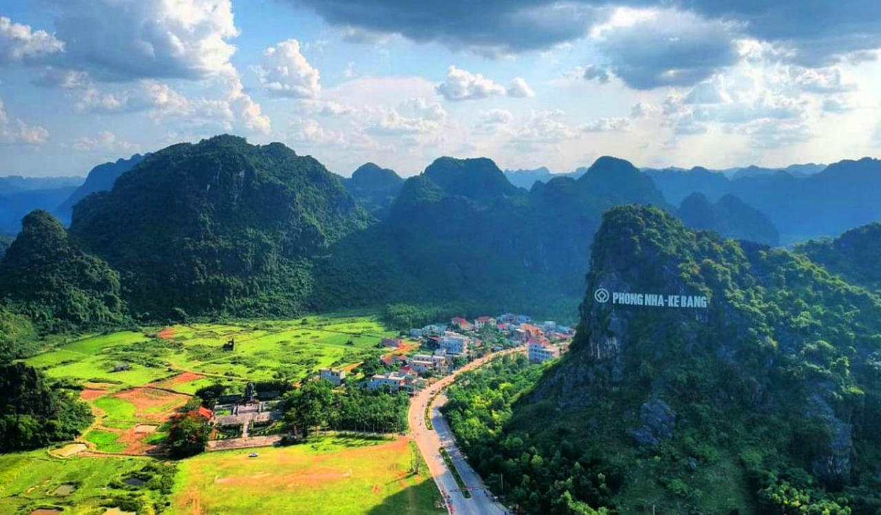 Cửa ngõ vào Di sản thiên nhiên thế giới – VQG Phong Nha – Kẻ Bàng. Ảnh: Trần Nguyên Phong