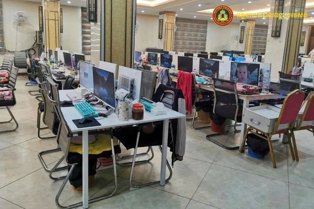 Một cơ sở liên quan đến lừa đảo trực tuyến bị nhà chức trách Campuchia phát hiện và triệt phá năm 2024. Ảnh: Cục Di trú Campuchia