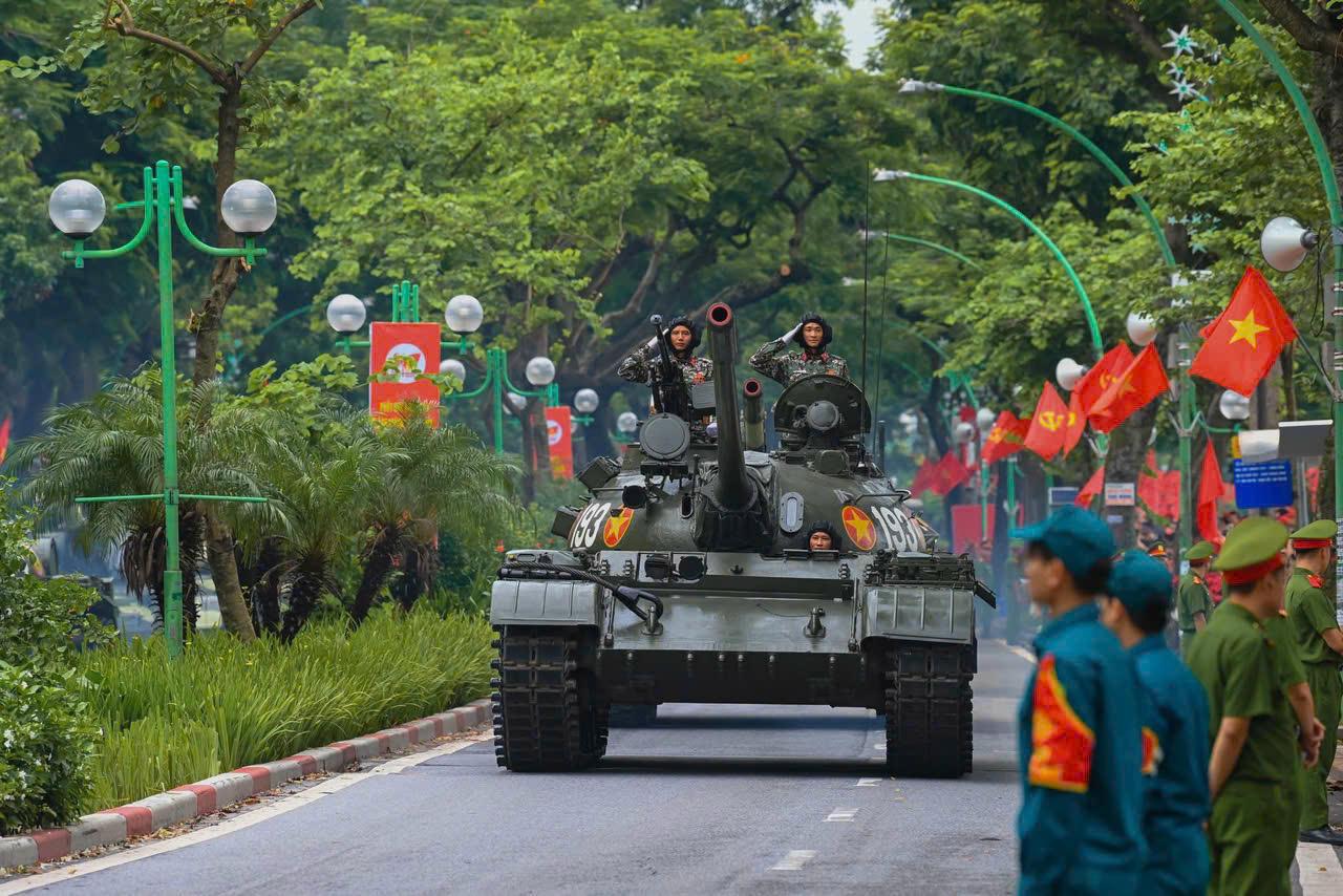 Lực lượng Dân quân tự vệ tham gia bảo đảm an toàn, phối hợp điều phối để đảm bảo trật tự cho chương trình.