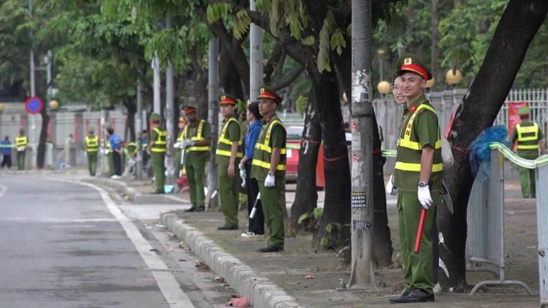 Cán bộ, chiến sĩ Phòng Kỹ thuật hình sự - Công an TP Hà Nội chủ động phối hợp với các đơn vị nghiệp vụ liên quan, chuẩn bị đầy đủ phương tiện kỹ thuật, phương án tác nghiệp, sẵn sàng xử lý kịp thời các tình huống phát sinh.