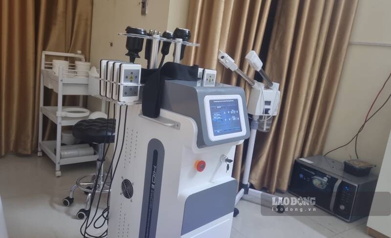 Nhiều máy móc được sử dụng với quảng cáo làm tan mỡ thần tốc. Ảnh: Lam Thanh