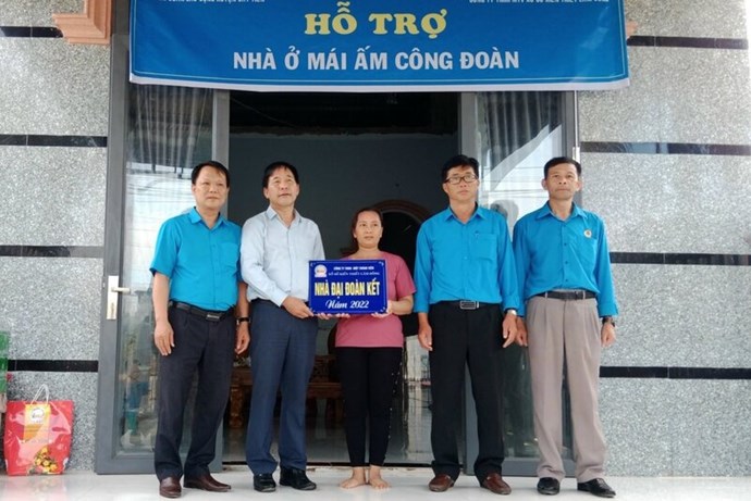 Công đoàn Lâm Đồng góp sức dựng xây tổ ấm cho người lao động
