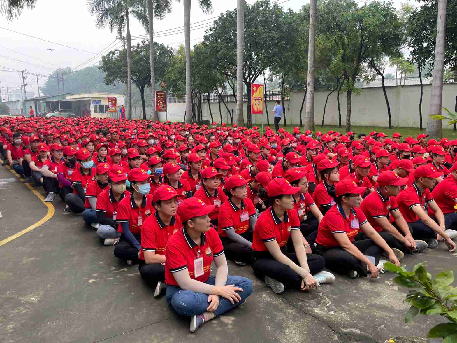Hơn 1.000 công nhân lao động tham dự chương trình. Ảnh: Đình Trọng