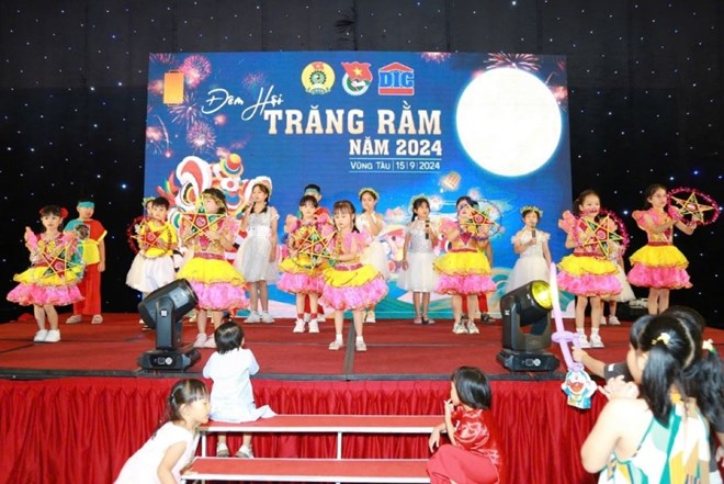 Công đoàn cơ sở tổ chức hội trăng rằm cho con đoàn viên, người lao động