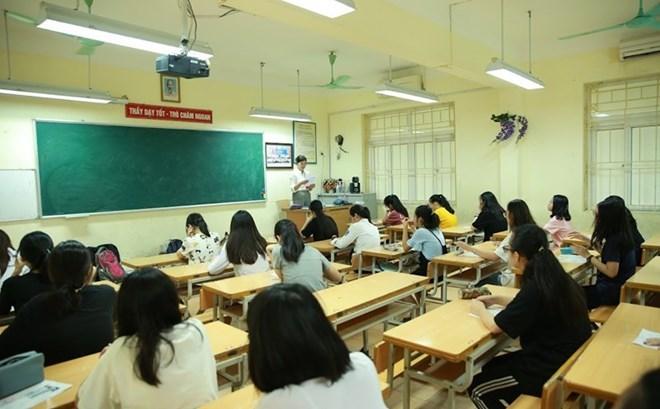 Người dân đề xuất sáp nhập trường học, tăng lương cán bộ xã