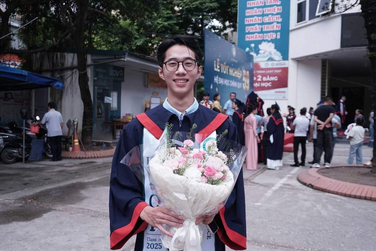 Nguyễn Duy Phúc dự định sớm học thêm một văn bằng mới nhằm tăng cơ hội tìm việc đúng chuyên ngành trong tương lai. Ảnh: NVCC