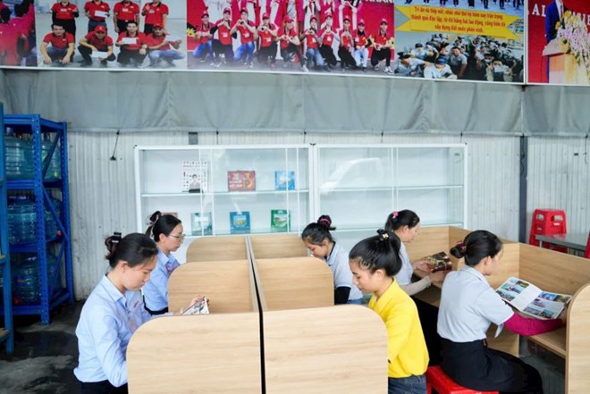 Công đoàn cơ sở tặng bánh Trung thu cho 7.000 công nhân lao động